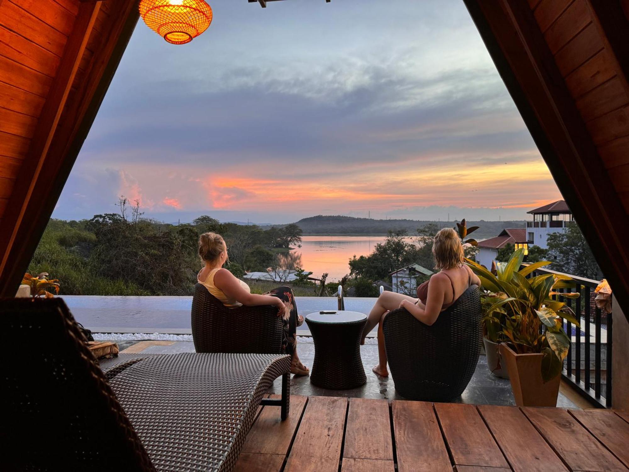 Sundown Lake Hotel & Spa Habarana Exteriör bild